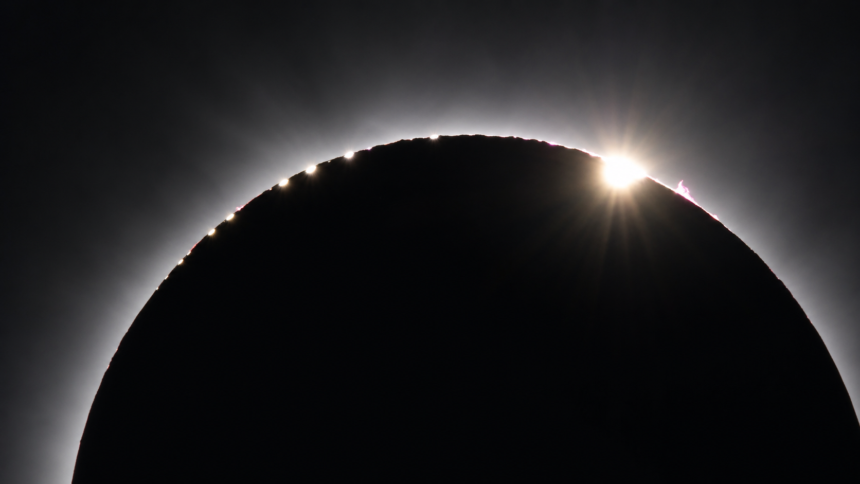 Baily's beads and the diamond ring effect at the edge of totality